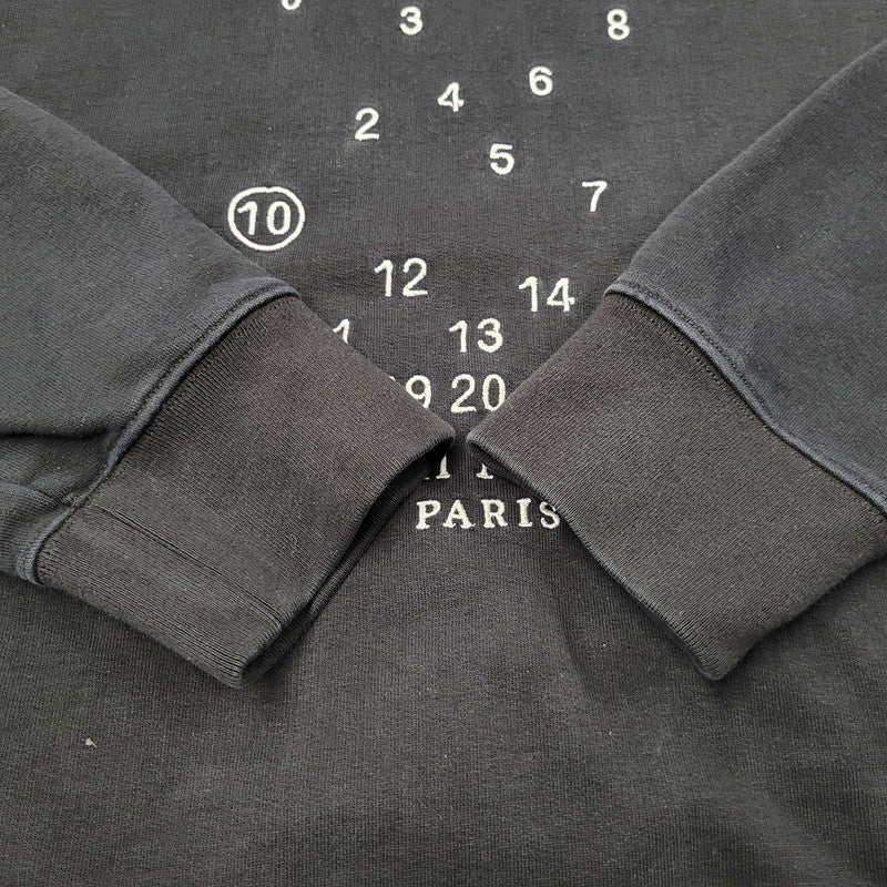 【中古品】【メンズ】 MAISON MARGIELA メゾン マルジェラ OVERSIZE LOGO HOODIE CALENDAR GRAPHICS S50GU0202 S25505 オーバーサイズ ロゴ フーディー カレンダーグラフィック パーカー 長袖 トップス 141-250402-as-02-izu サイズ：S カラー：ブラック 万代Net店