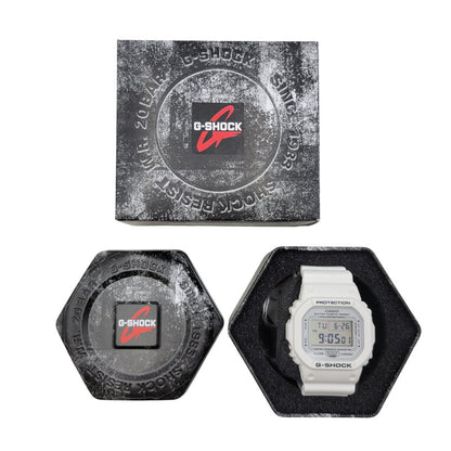 【中古美品】【メンズ/レディース】 G-SHOCK ジーショック DW-5600MW-7 腕時計 199-260527-as-08-izu サイズ：48.9 × 42.8 × 13.4 mm カラー：ホワイト 万代Net店