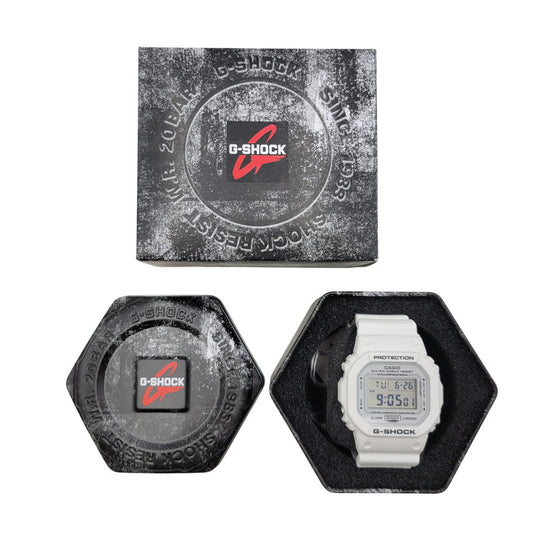 【中古美品】【メンズ/レディース】 G-SHOCK ジーショック DW-5600MW-7 腕時計 199-260527-as-08-izu サイズ：48.9 × 42.8 × 13.4 mm カラー：ホワイト 万代Net店