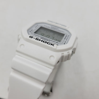 【中古美品】【メンズ/レディース】 G-SHOCK ジーショック DW-5600MW-7 腕時計 199-260527-as-08-izu サイズ：48.9 × 42.8 × 13.4 mm カラー：ホワイト 万代Net店