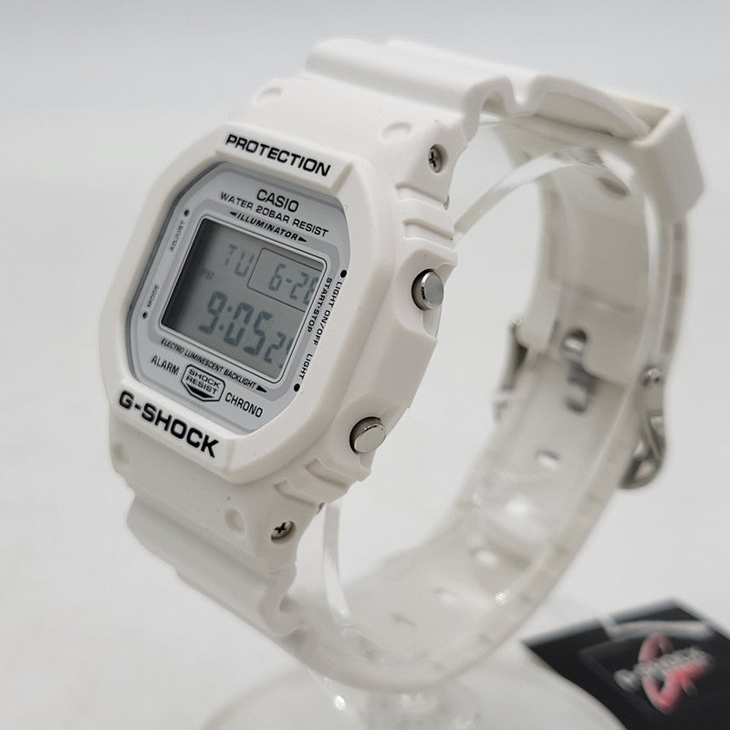 【中古美品】【メンズ/レディース】 G-SHOCK ジーショック DW-5600MW-7 腕時計 199-260527-as-08-izu サイズ：48.9 × 42.8 × 13.4 mm カラー：ホワイト 万代Net店