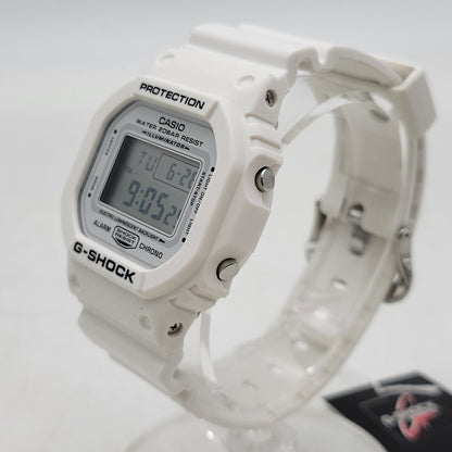 【中古美品】【メンズ/レディース】 G-SHOCK ジーショック DW-5600MW-7 腕時計 199-260527-as-08-izu サイズ：48.9 × 42.8 × 13.4 mm カラー：ホワイト 万代Net店