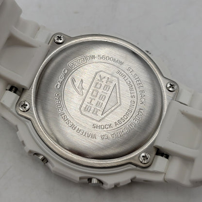 【中古美品】【メンズ/レディース】 G-SHOCK ジーショック DW-5600MW-7 腕時計 199-260527-as-08-izu サイズ：48.9 × 42.8 × 13.4 mm カラー：ホワイト 万代Net店
