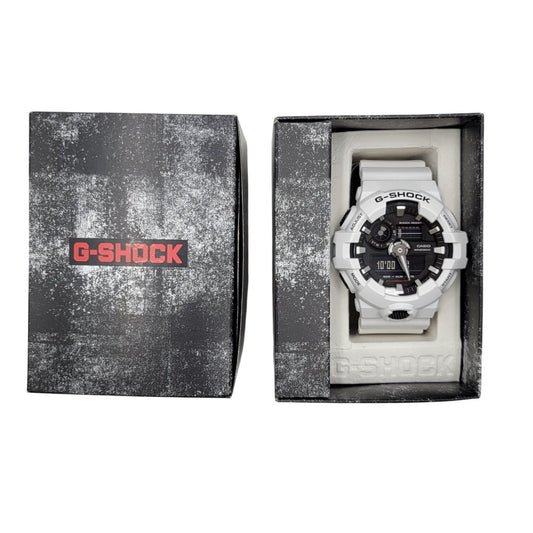 【中古美品】【メンズ/レディース】 G-SHOCK ジーショック GA-700-7A 腕時計 199-260527-as-10-izu サイズ：57.5 × 53.4 × 18.4 mm カラー：ホワイト 万代Net店