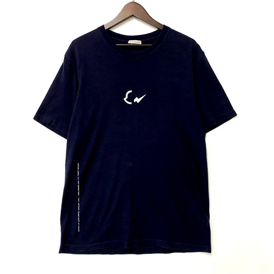 【中古品】【メンズ】 MONCLER×FRAGMENT DESIGN モンクレール×フラグメントデザイン G209U8C00005 MAGLIA T-SHIRT マグリアTシャツ トップス 半袖 141-250421-ma-07-izu サイズ：M カラー：NAVY 万代Net店