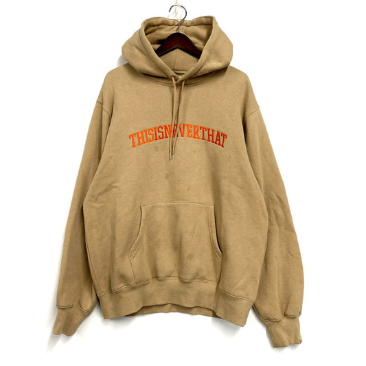 【中古品】【メンズ】 THISISNEVERTHAT ARCH LOGO HOODED SWEATSHIRT TN223TSWHO01 ディスイズネバーザット アーチロゴフーディスウェット パーカー ロゴ 刺繍 長袖 裏起毛 トップス 142-250428-ay-14-izu サイズ：L カラー：ベージュ系 万代Net店