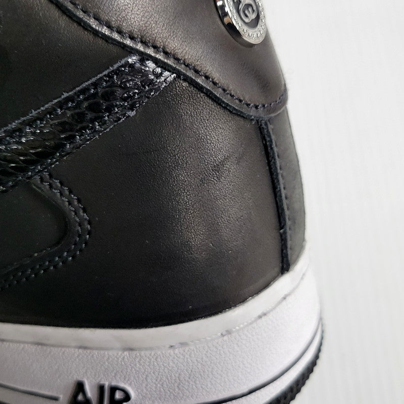 【中古品】【メンズ】 NIKE ナイキ × STUSSY ステューシー AIR FORCE 1 '07 MID SP DJ7840-001 エア フォース 1 '07 ミッド SP スニーカー シューズ 靴 160-250506-as-07-izu サイズ：28cm カラー：BLACK/BLACK-BLACK 万代Net店