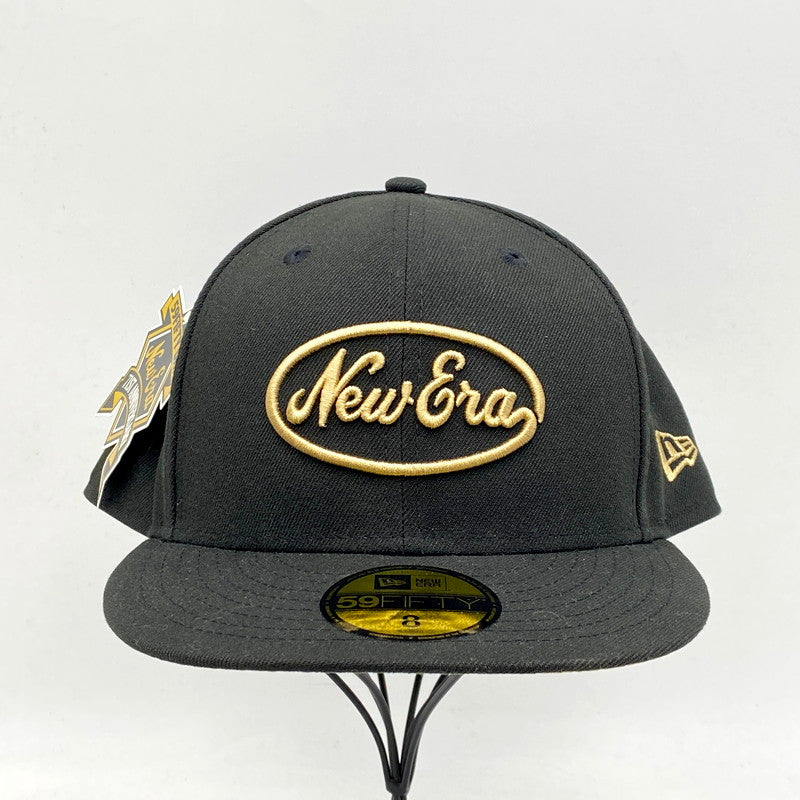 【中古品】【メンズ/レディース】 NEW ERA ニューエラ 59FIFTY 59FIFTY DAY MEMORIAL COLLECTION RETRO CROWN CAP メモリアルコレクション レトロクラウンキャップ ロゴ 刺繍 帽子 服飾雑貨 185-250510-ay-22-izu サイズ：8 カラー：ブラック 万代Net店