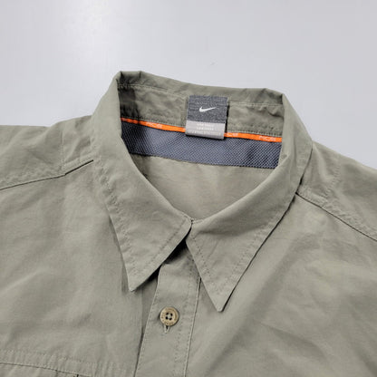 【中古品】【メンズ】 NIKE ACG ナイキ エーシージー SS SHIRT ショートスリーブ シャツ 半袖 トップス 146-250524-as-21-izu サイズ：L カラー：カーキ系 万代Net店