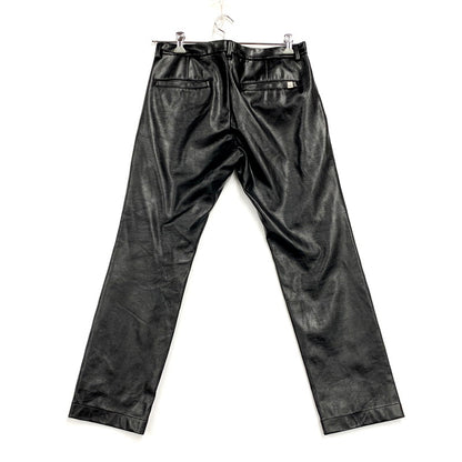【中古品】【メンズ】 FAKE LEATHER SLACKS PANTS フェイクレザースラックスパンツ ボトムス 153-250517-as-28-izu サイズ：M カラー：ブラック 万代Net店