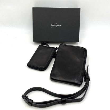 【中古品】【メンズ/レディース】 Yohji Yamamoto POUR HOMME ヨウジヤマモトプールオム 23SS SMARTPHONE MINI SHOULDER CASE HZ-A04-760-1-03 スマートフォン ミニショルダーケース 小物 服飾雑貨 188-250522-ay-14-izu カラー：ブラック 万代Net店