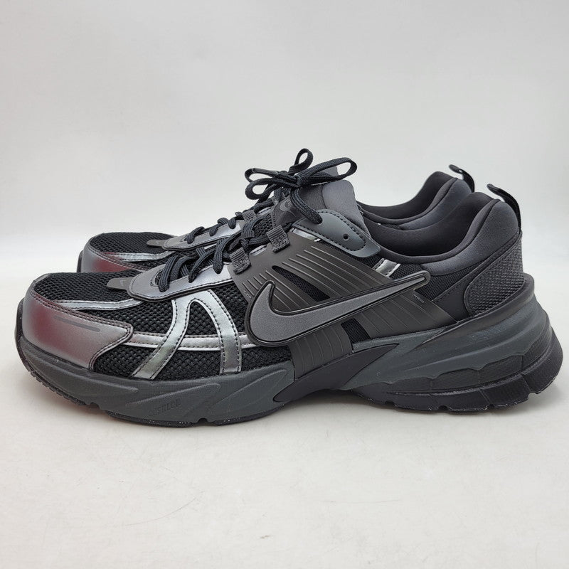【中古美品】【メンズ】 NIKE ナイキ V2K RUN HJ4497-001 V2K ラン スニーカー シューズ 靴 160-250614-as-22-izu サイズ：33cm カラー：BLACK/DK SMOKE GREY-ANTHRACITE 万代Net店