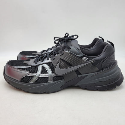 【中古美品】【メンズ】 NIKE ナイキ V2K RUN HJ4497-001 V2K ラン スニーカー シューズ 靴 160-250614-as-22-izu サイズ：33cm カラー：BLACK/DK SMOKE GREY-ANTHRACITE 万代Net店