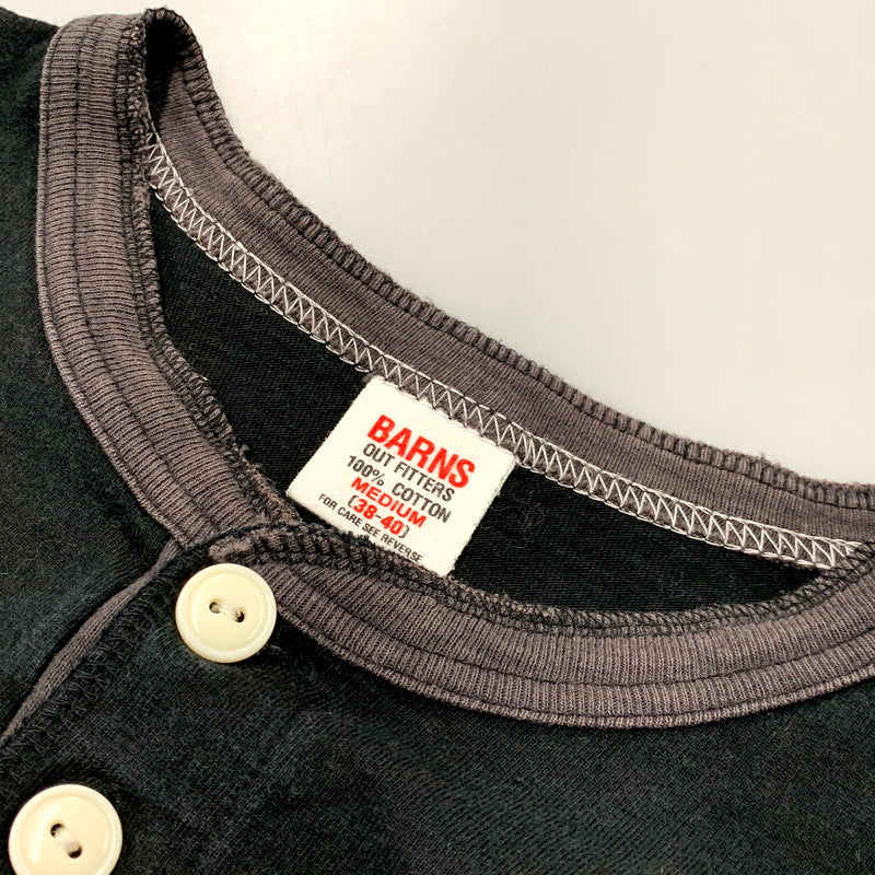 【中古品】【メンズ】 BARNS OUTFITTERS バーンズアウトフィッターズ LS HENLEYNECK CUT AND SEW ”BLACK" 長袖 黒 145-250703-rk-08-izu サイズ：M カラー：ブラック 万代Net店