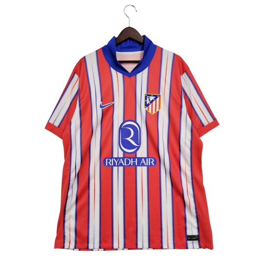 【中古品】【メンズ】 NIKE ナイキ ATLETICO DE MADRID 24-25 HOME SS UNIFORM FN8790-406 アトレティコ マドリード ホーム レプリカ ユニフォーム 半袖 ロゴ プリント トップス 148-250615-ay-05-izu サイズ：XL カラー：マルチ 万代Net店