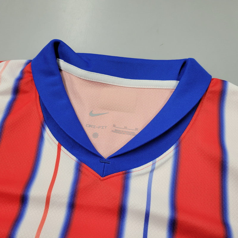 【中古品】【メンズ】 NIKE ナイキ ATLETICO DE MADRID 24-25 HOME SS UNIFORM FN8790-406 アトレティコ マドリード ホーム レプリカ ユニフォーム 半袖 ロゴ プリント トップス 148-250615-ay-05-izu サイズ：XL カラー：マルチ 万代Net店