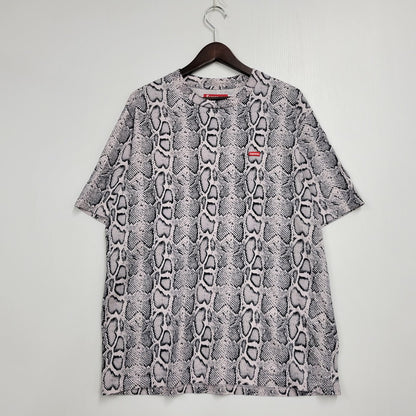 【中古品】【メンズ】 Supreme シュプリーム SNAKE PATTERN SMALL BOX LOGO SS TEE スモール ボックス ロゴ ショートスリーブ Tシャツ 半袖 トップス 149-250713-as-20-izu サイズ：M カラー：マルチカラー 万代Net店