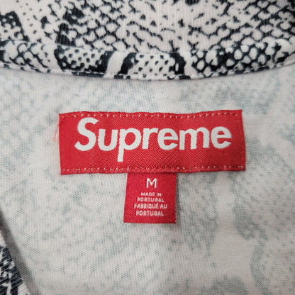 【中古品】【メンズ】 Supreme シュプリーム SNAKE PATTERN SMALL BOX LOGO SS TEE スモール ボックス ロゴ ショートスリーブ Tシャツ 半袖 トップス 149-250713-as-20-izu サイズ：M カラー：マルチカラー 万代Net店