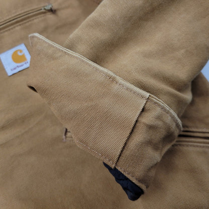 【中古品】【メンズ】 Carhartt カーハート HELMETS TO HARDHATS DETROIT DUCK CHORE JACKET J001-BRN デトロイト ダック チョア ジャケット USA製 アウター 146-250629-as-06-izu サイズ：M カラー：ブラウン 万代Net店