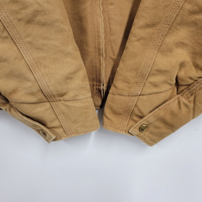 【中古品】【メンズ】 Carhartt カーハート HELMETS TO HARDHATS DETROIT DUCK CHORE JACKET J001-BRN デトロイト ダック チョア ジャケット USA製 アウター 146-250629-as-06-izu サイズ：M カラー：ブラウン 万代Net店