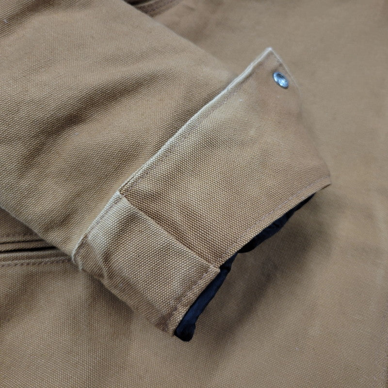 【中古品】【メンズ】 Carhartt カーハート HELMETS TO HARDHATS DETROIT DUCK CHORE JACKET J001-BRN デトロイト ダック チョア ジャケット USA製 アウター 146-250629-as-06-izu サイズ：M カラー：ブラウン 万代Net店