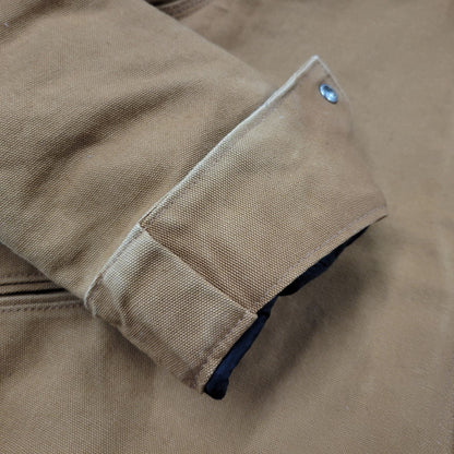 【中古品】【メンズ】 Carhartt カーハート HELMETS TO HARDHATS DETROIT DUCK CHORE JACKET J001-BRN デトロイト ダック チョア ジャケット USA製 アウター 146-250629-as-06-izu サイズ：M カラー：ブラウン 万代Net店