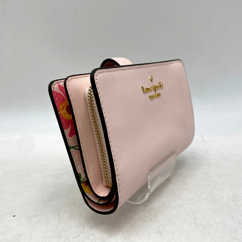 【中古美品】【レディース】 KG616 MADISON マディソン インテリアストロベリーガーデンプリント ミディアムコンパクトバイフォールドウォレット 財布 サイフ 200-250718-ma-15-izu カラー：PINK 万代Net店