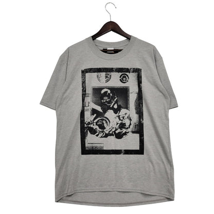 【中古品】【メンズ】 DIET BUTCHER SLIM SKIN ダイエットブッチャースリムスキン ×KOSUKE KAWAMURA×BRING LIMITED EDITION SS TEE 限定版 Tシャツ トップス 半袖 141-250805-rk-10-izu サイズ：2 カラー：グレー 万代Net店