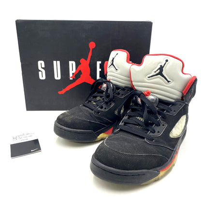 【中古品】【メンズ】 NIKE ナイキ × SUPREME シュプリーム AIR JORDAN 5 RETRO SUPREME 824371-001 エア ジョーダン 5 レトロ スニーカー シューズ 靴 160-250805-ay-02-izu サイズ：28cm カラー：BLACK/WHITE-VARSITY RED 万代Net店