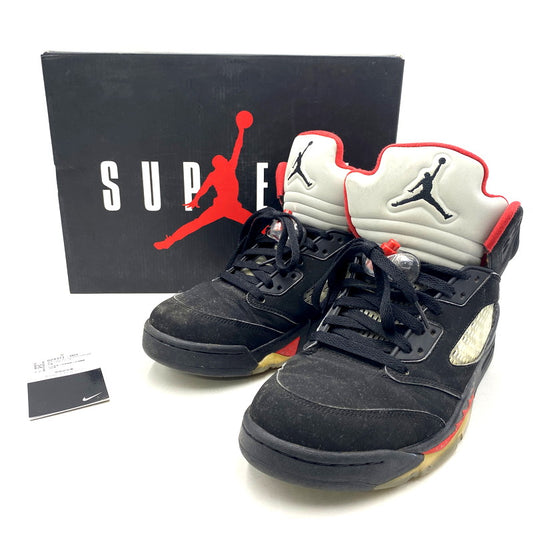 【中古品】【メンズ】 NIKE ナイキ × SUPREME シュプリーム AIR JORDAN 5 RETRO SUPREME 824371-001 エア ジョーダン 5 レトロ スニーカー シューズ 靴 160-250805-ay-02-izu サイズ：28cm カラー：BLACK/WHITE-VARSITY RED 万代Net店