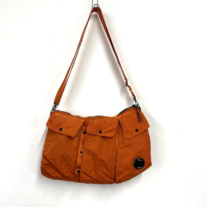 【中古品】【メンズ/レディース】 C.P.Company シーピーカンパニー NYLON B SHOULDER BAG 14CMAC086A ナイロン B ショルダーバッグ カバン 鞄 188-250806-as-17-izu カラー：オレンジ 万代Net店