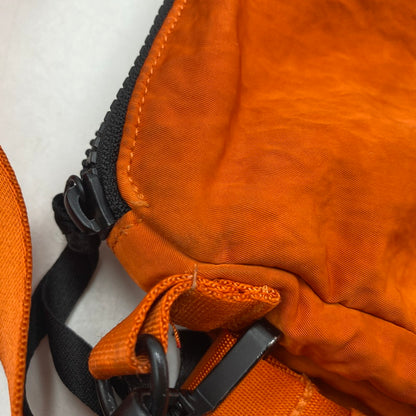 【中古品】【メンズ/レディース】 C.P.Company シーピーカンパニー NYLON B SHOULDER BAG 14CMAC086A ナイロン B ショルダーバッグ カバン 鞄 188-250806-as-17-izu カラー：オレンジ 万代Net店