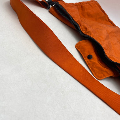 【中古品】【メンズ/レディース】 C.P.Company シーピーカンパニー NYLON B SHOULDER BAG 14CMAC086A ナイロン B ショルダーバッグ カバン 鞄 188-250806-as-17-izu カラー：オレンジ 万代Net店