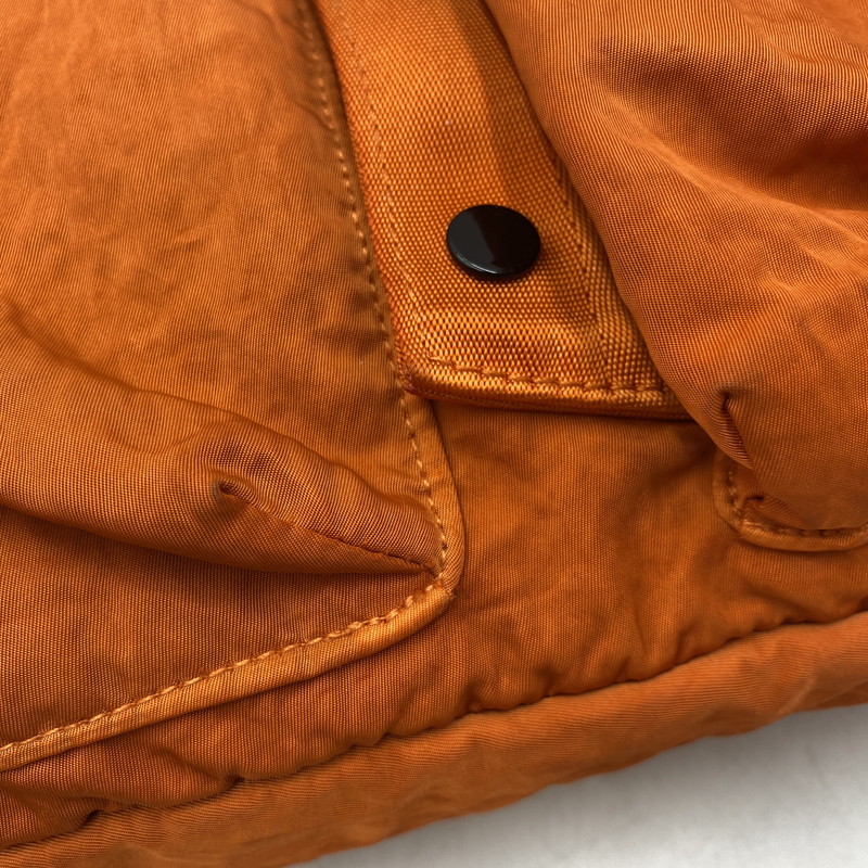 【中古品】【メンズ/レディース】 C.P.Company シーピーカンパニー NYLON B SHOULDER BAG 14CMAC086A ナイロン B ショルダーバッグ カバン 鞄 188-250806-as-17-izu カラー：オレンジ 万代Net店