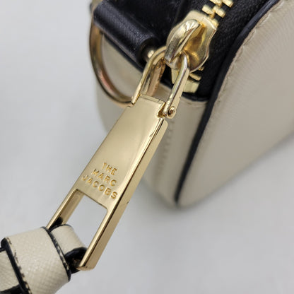【中古品】【レディース】 MARC JACOBS マークジェイコブス THE SNAPSHOT SHOULDER BAG M0012007 スナップショット ショルダーバッグ カバン 鞄 188-250807-as-14-izu カラー：クリーム系×ブラック 万代Net店