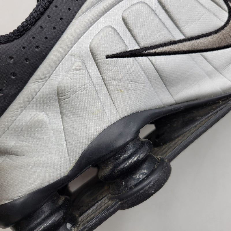 【中古品】【メンズ】 NIKE ナイキ SHOX R4 104265-045 ショックス R4 スニーカー シューズ 靴 160-250811-as-07-izu サイズ：28.5cm カラー：BLACK/BLACK-METALIC SILVER 万代Net店