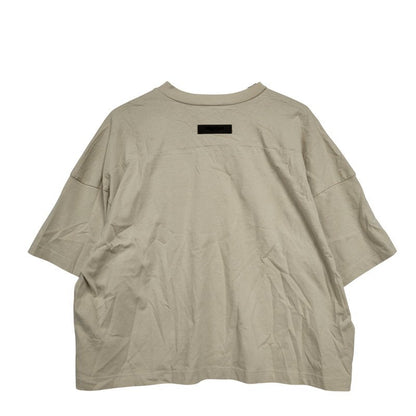 【中古品】【メンズ】 FOG ESSENTIALS FOOTBALL エフオージー エッセンシャルズ T-SHIRT Tシャツ トップス 142-250817-rk-19-izu サイズ：XXS カラー：ベージュ 万代Net店