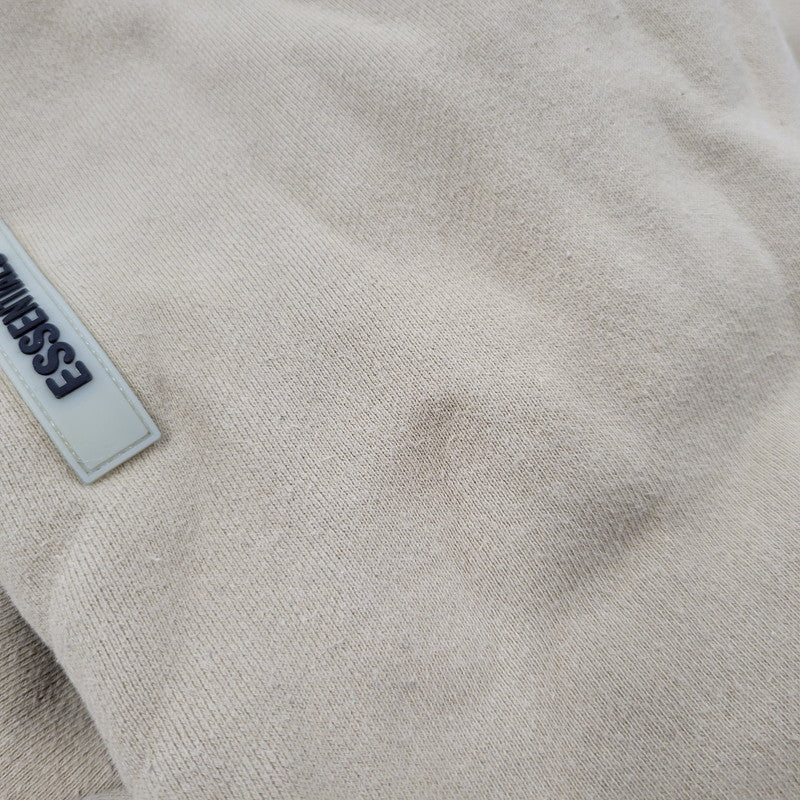 【中古品】【メンズ】 FOG ESSENTIALS エフオージーエッセンシャルズ BACK REFLECTOR LOGO HOODED SWEATSHIRT バック リフレクター ロゴ フーデッド スウェットシャツ パーカー 長袖 トップス 142-250905-as-27-izu サイズ：L カラー：ベージュ 万代Net店