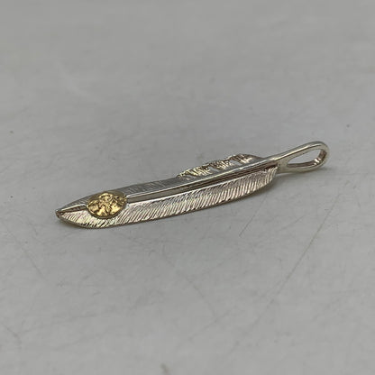 【中古品】【メンズ】 FIRST ARROWS ファーストアローズ MEDIUM FEATHER WITH K18 LEFT ミディアムフェザーウィズ レフト アクセサリー ペンダントトップ 小物 191-250827-ma-08-izu カラー：シルバー 万代Net店