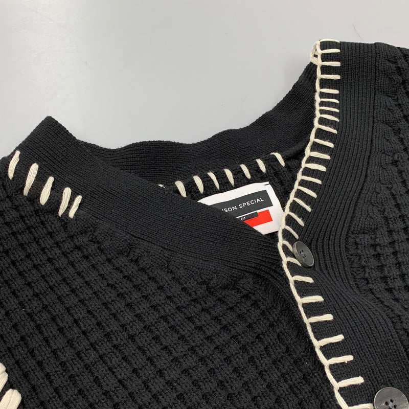 【中古品】【メンズ】 MAISON SPECIAL メゾン スペシャル CRAZY STITCH EMBROIDERY PRIME-OVER V-NECK CARDIGAN 11212361340 鬼ワッフル クレイジーステッチ プライムオーバー Vネック カーディガン 140-250904-as-11-izu サイズ：M カラー：ブラック 万代Net店
