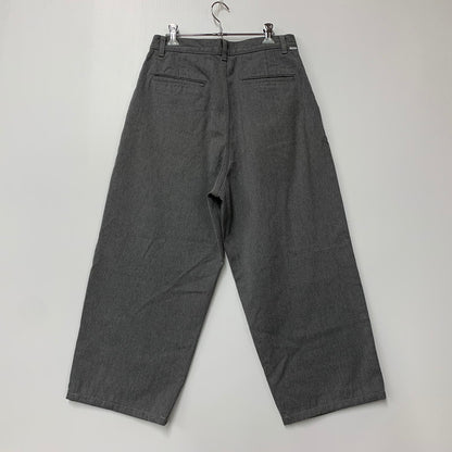 【中古品】【メンズ】 GRAPHPAPER グラフペーパー COLORFAST DENIM 2 TUCK PANTS GM203-40093B カラーファスト デニム 2タック パンツ ボトムス 151-250901-as-12-izu サイズ：2 カラー：グレー 万代Net店