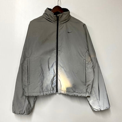 【中古品】【メンズ】 NIKE ナイキ FV6421-011 THERMA-FIT REFLECTIVE RUNNING JACKET サーマフィット リフレクティブランニングジャケット アウター 長袖 148-250902-ma-04-izu サイズ：XL カラー：SILVER 万代Net店