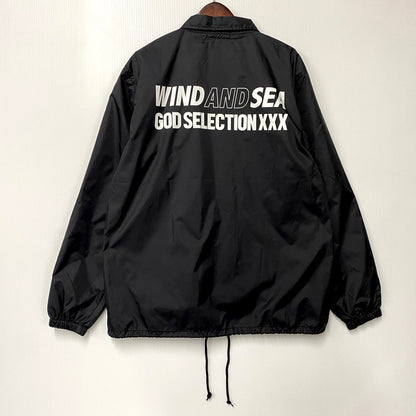 【中古品】【メンズ】 GOD SELECTION XXX×WIND AND SEA ゴッドセレクション トリプルエックス×ウィンダンシー GX-A23-WSJK-02 23AW COACH JACKET コーチジャケット アウター 長袖 142-250903-ma-07-izu サイズ：L カラー：BLACK 万代Net店