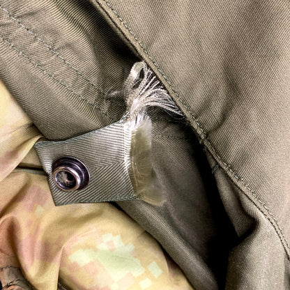 【現状渡し品】【メンズ】 CANADIAN ARMY カナダ軍 8415-21-370-5573 1992 90S COMBAT PARKA 90年代 コンバットパーカー アウター 長袖 146-250913-cs-03-izu サイズ：2/M カラー：オリーブ 万代Net店