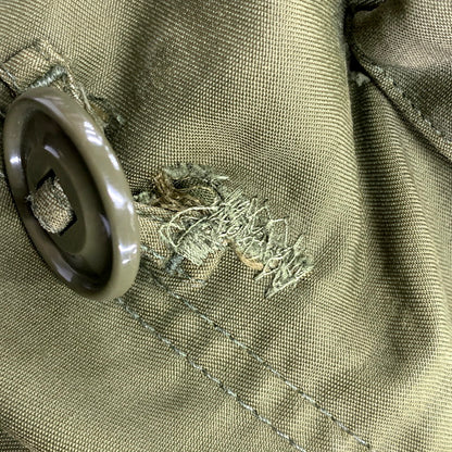 【現状渡し品】【メンズ】 CANADIAN ARMY カナダ軍 8415-21-370-5573 1992 90S COMBAT PARKA 90年代 コンバットパーカー アウター 長袖 146-250913-cs-03-izu サイズ：2/M カラー：オリーブ 万代Net店