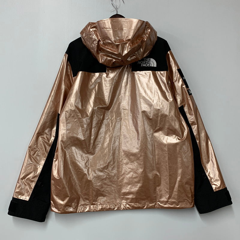 【中古品】【メンズ】 Supreme シュプリーム × THE NORTH FACE ザ・ノースフェイス METALLIC MOUNTAIN PARKA NP11801I メタリック マウンテンパーカー ジャケット アウター 149-250908-as-05-izu サイズ：M カラー：ピンク系 万代Net店