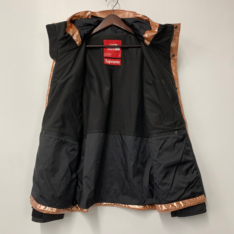 【中古品】【メンズ】 Supreme シュプリーム × THE NORTH FACE ザ・ノースフェイス METALLIC MOUNTAIN PARKA NP11801I メタリック マウンテンパーカー ジャケット アウター 149-250908-as-05-izu サイズ：M カラー：ピンク系 万代Net店