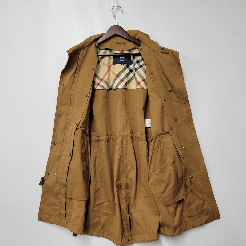 M303-19/AM3000　バーバリー BURBERRY メンズコート　ブラック　あったか綿入り BURBERRY BLUE LABEL (バーバリーブルーレーベル) ノヴァチェックドリズラージャケット⁄FE810-809 ベージュ サイズ:L