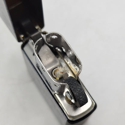 【中古美品】【メンズ/レディース】 ZIPPO×HARLEY-DAVIDSON ジッポ×ハーレーダビッドソン BLACK LIGHT ENGINE DESIGN OIL LIGHTER ブラック ライト エンジン デザイン オイル ライター 喫煙具 206-260102-cs-01-izu カラー：ブラック 万代Net店
