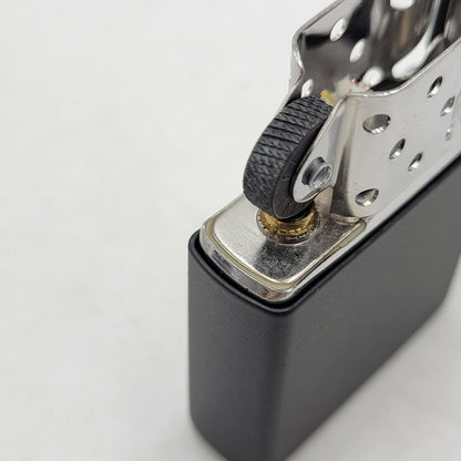 【中古美品】【メンズ/レディース】 ZIPPO×HARLEY-DAVIDSON ジッポ×ハーレーダビッドソン BLACK LIGHT ENGINE DESIGN OIL LIGHTER ブラック ライト エンジン デザイン オイル ライター 喫煙具 206-260102-cs-01-izu カラー：ブラック 万代Net店